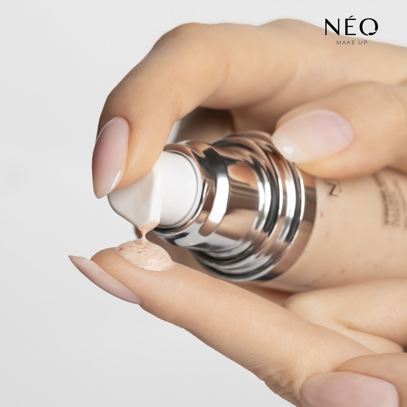 Intense Serum Illuminating Primer: GLOWING EFFECT Intense Serum Illuminating Primer: GLOWING EFFECT